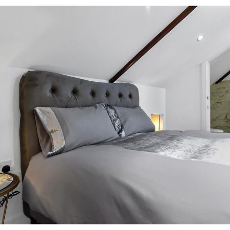 Sleek And Modern Studio With Minimalist Vibe Chelmsford Exterior foto
