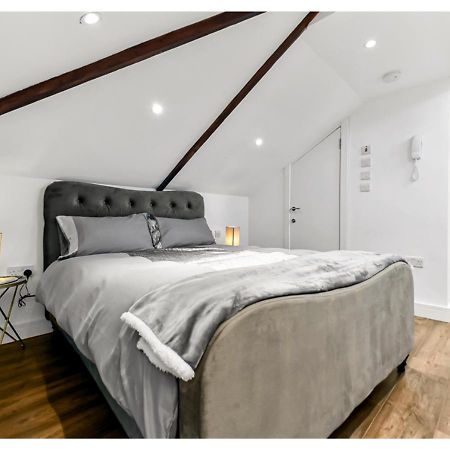 Sleek And Modern Studio With Minimalist Vibe Chelmsford Exterior foto