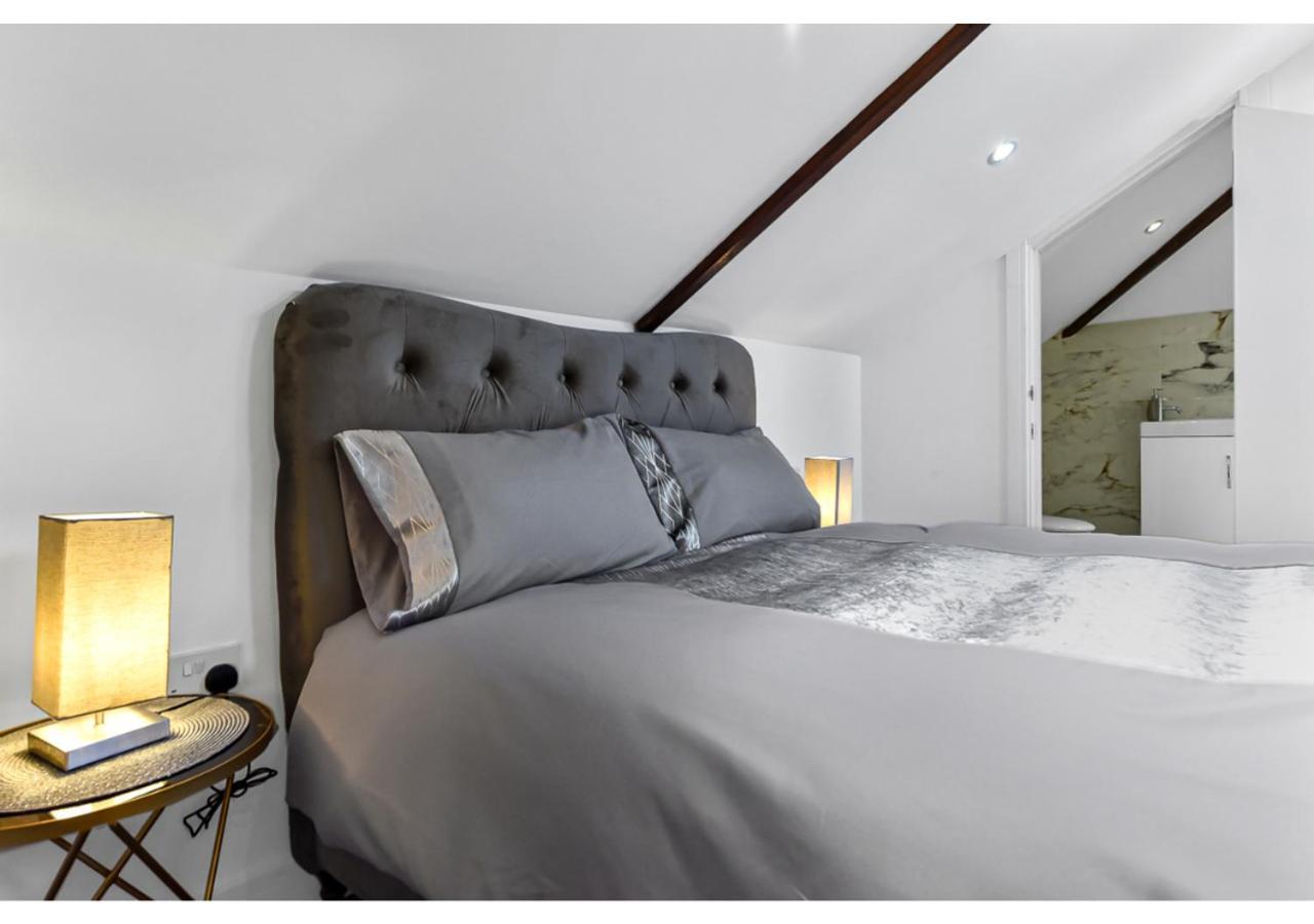 Sleek And Modern Studio With Minimalist Vibe Chelmsford Exterior foto