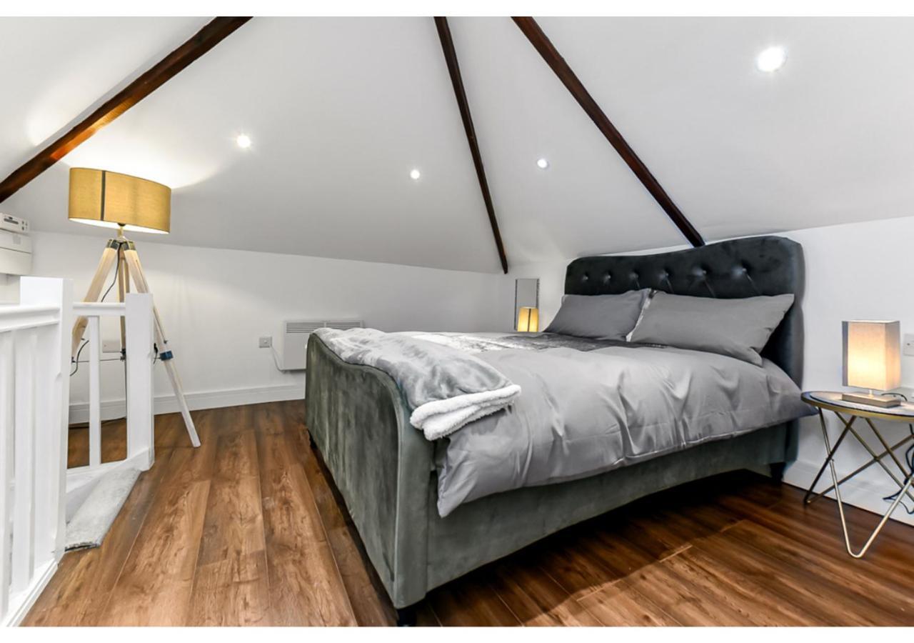 Sleek And Modern Studio With Minimalist Vibe Chelmsford Exterior foto