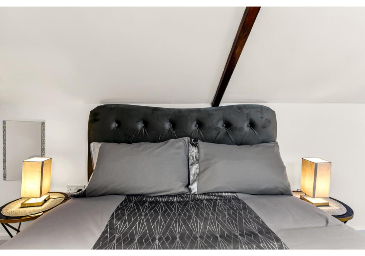 Sleek And Modern Studio With Minimalist Vibe Chelmsford Exterior foto