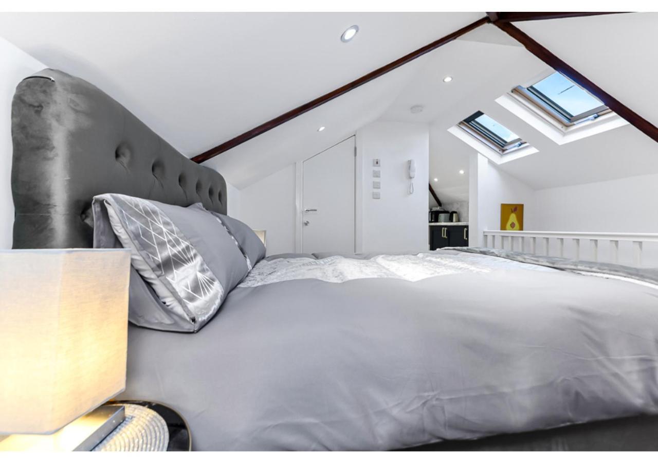 Sleek And Modern Studio With Minimalist Vibe Chelmsford Exterior foto