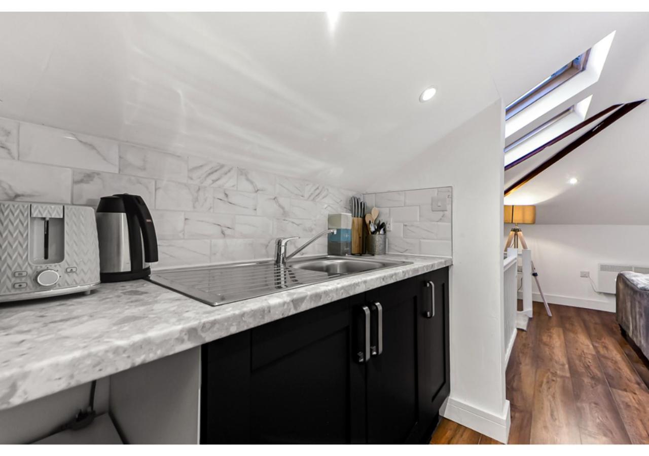 Sleek And Modern Studio With Minimalist Vibe Chelmsford Exterior foto