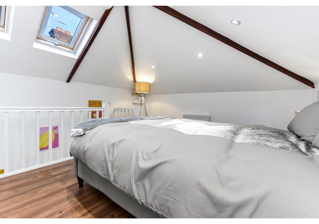 Sleek And Modern Studio With Minimalist Vibe Chelmsford Exterior foto